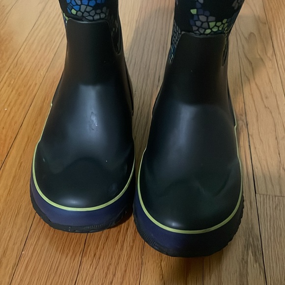 Kids Bogs Waterproof Boots with Camo Design - Picture 6 of 10